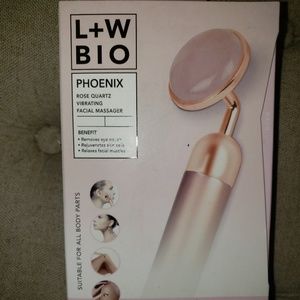 NIB Luxe + Willow Phoenix Rose Quart Stone Vibrating Facial Massager